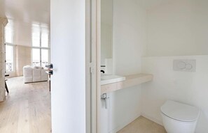 Shower, hair dryer, towels, soap - THOUGHTFULLY DESIGNED WITH CONTEMPORARY ELEGANCE NEXT TO LOUVRE -RUE SAINT DENIS (Paris)