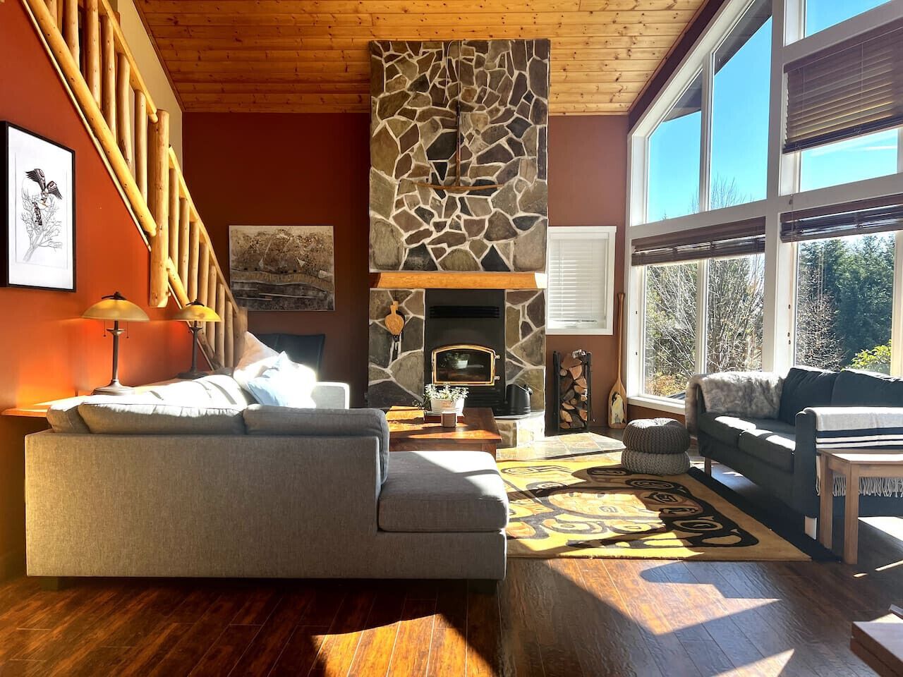 TV, fireplace