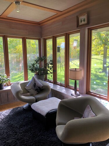 Beautiful and serene. private farmhouse on acreage. Gorgeous views over valley.