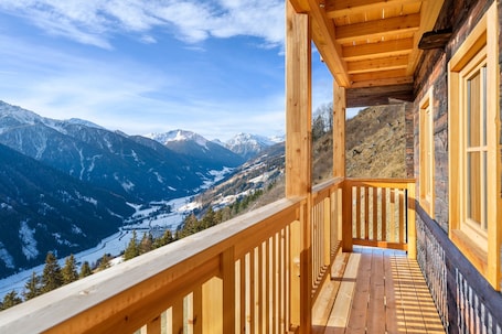 Property grounds. Apartment 'Riemhof Riemerbergl' with Lake View, Shared Garden and Wi-Fi