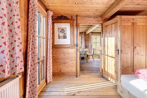 Bed sheets - Apartment 'Riemhof Riemerbergl' with Lake View, Shared Garden and Wi-Fi (St Walburg)