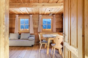 TV - Apartment 'Riemhof Riemerbergl' with Lake View, Shared Garden and Wi-Fi (St Walburg)