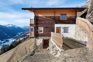 Exterior - Apartment 'Riemhof Riemerbergl' with Lake View, Shared Garden and Wi-Fi (St Walburg)