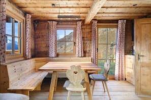 Dining - Apartment 'Riemhof Riemerbergl' with Lake View, Shared Garden and Wi-Fi (St Walburg)