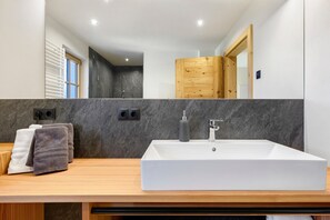 淋浴設備、風筒、提供毛巾