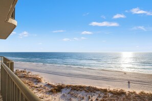 On the beach - 601 – Beachfront 3BR Luxury Retreat | Wraparound Balcony & VIP Beach Service (Panama City Beach)