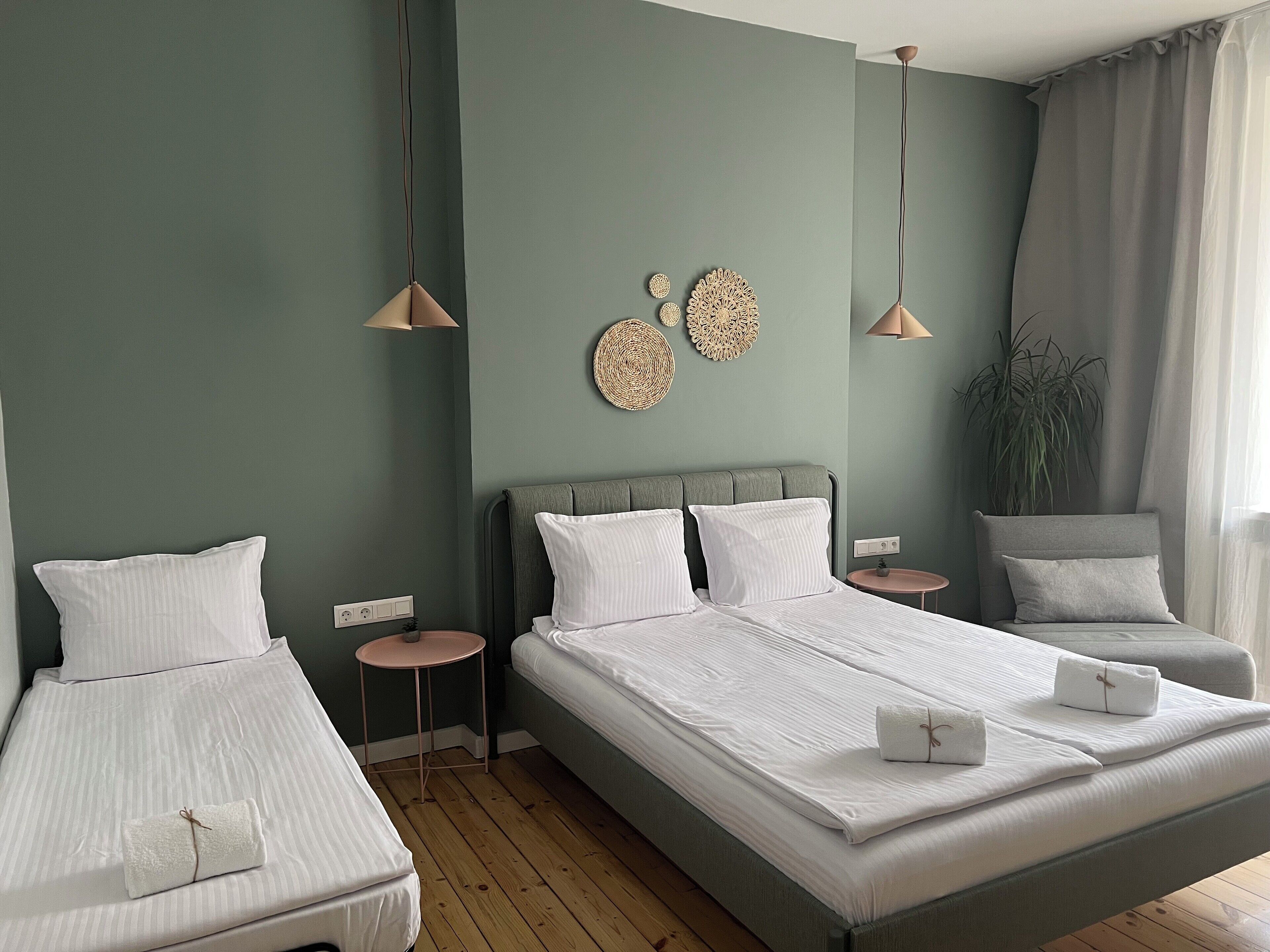 3 slaapkamers, een strijkplank/strijkijzer, internet, beddengoed