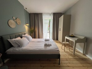 3 bedrooms, iron/ironing board, Internet, bed sheets - Peaceful 3-bedroom apartment in the heart of Sofia (Sofia)