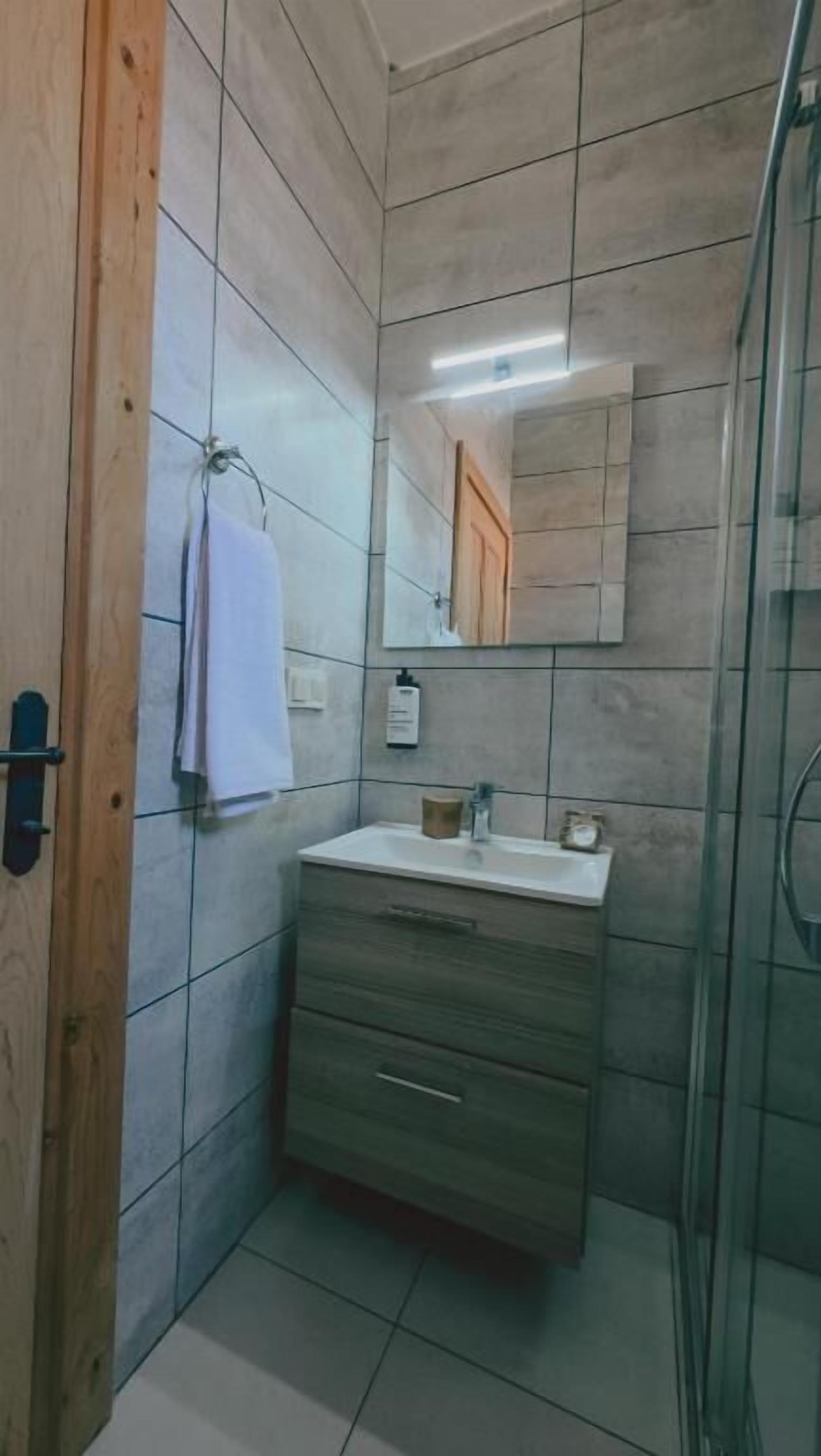 Shower, free toiletries, hair dryer, slippers