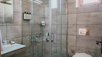 تجهيزات دش، مستلزمات مجانية للعناية الشخصية، مجففات شعر، خف للقدمين