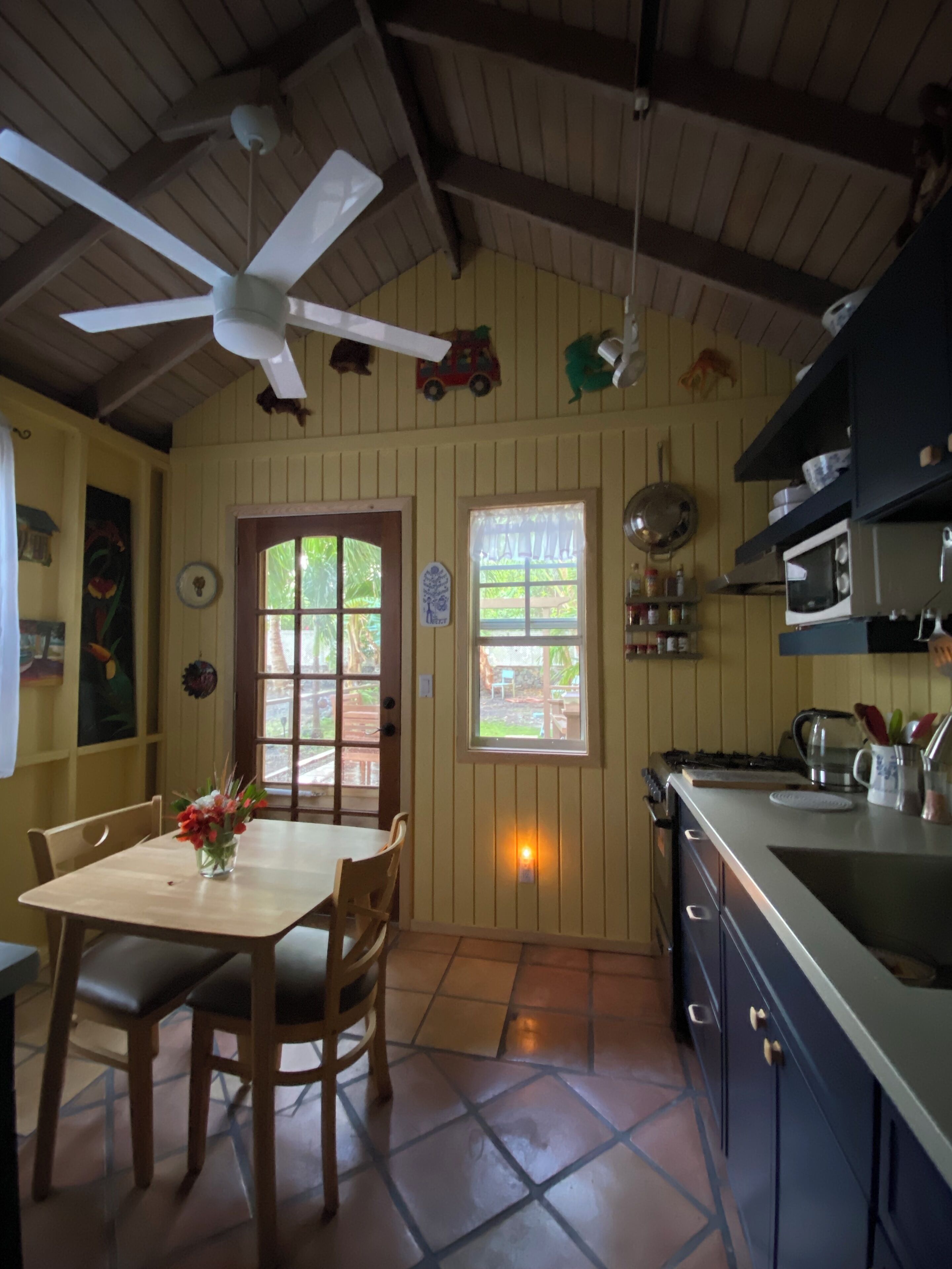 Coffee/tea maker, fridge, microwave, oven