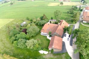 Exterior - Historic country house in the Allgäu - space for 30 guests, pure nature & relaxation (Dietmannsried)