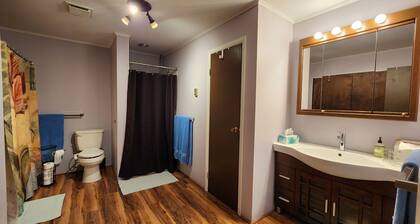 1BR PrivateBayview Cottage on SML- Westlake R26'ish. Sleeps 2 max