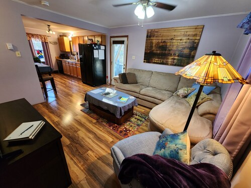 1BR PrivateBayview Cottage on SML- Westlake R26'ish.  Sleeps 2 max