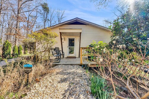 1BR PrivateBayview Cottage on SML- Westlake R26'ish.  Sleeps 2 max