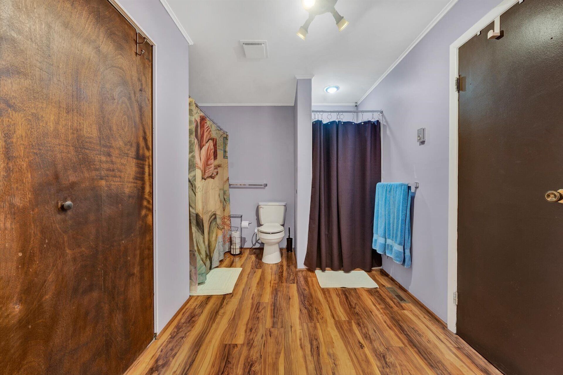 Sèche-cheveux, bidet, serviettes fournies, savon