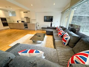 Living area - The Grange Serviced Apartment-1 (London)