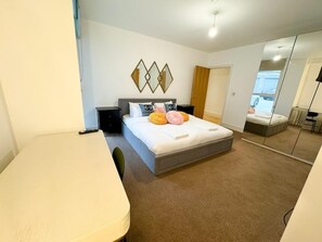 2 bedrooms, iron/ironing board, free WiFi, bed sheets - The Grange Serviced Apartment-1 (London)