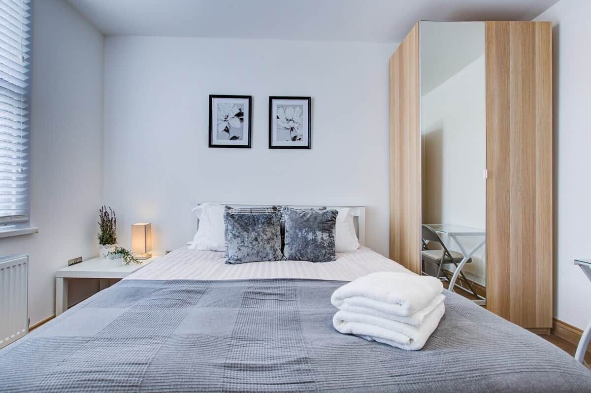2 slaapkamers, een strijkplank/strijkijzer, gratis wifi, beddengoed