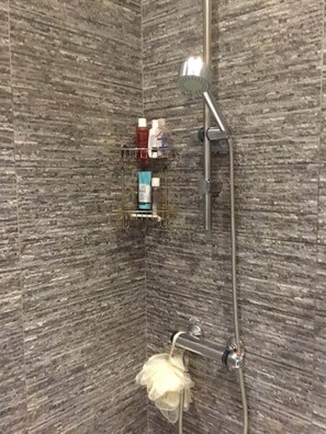 Haartrockner, Seife, Toilettenpapier