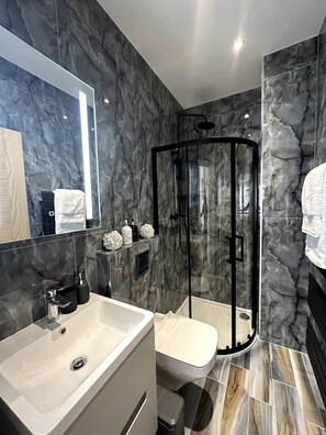 Hair dryer - Cornwall The Duke 2 bed ground floor apartment (London)