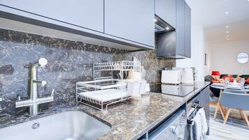 Fridge, microwave, oven, coffee/tea maker