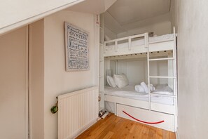 3 bedrooms, iron/ironing board, free WiFi, bed sheets - MacDuff Cottage | Elie (Elie)