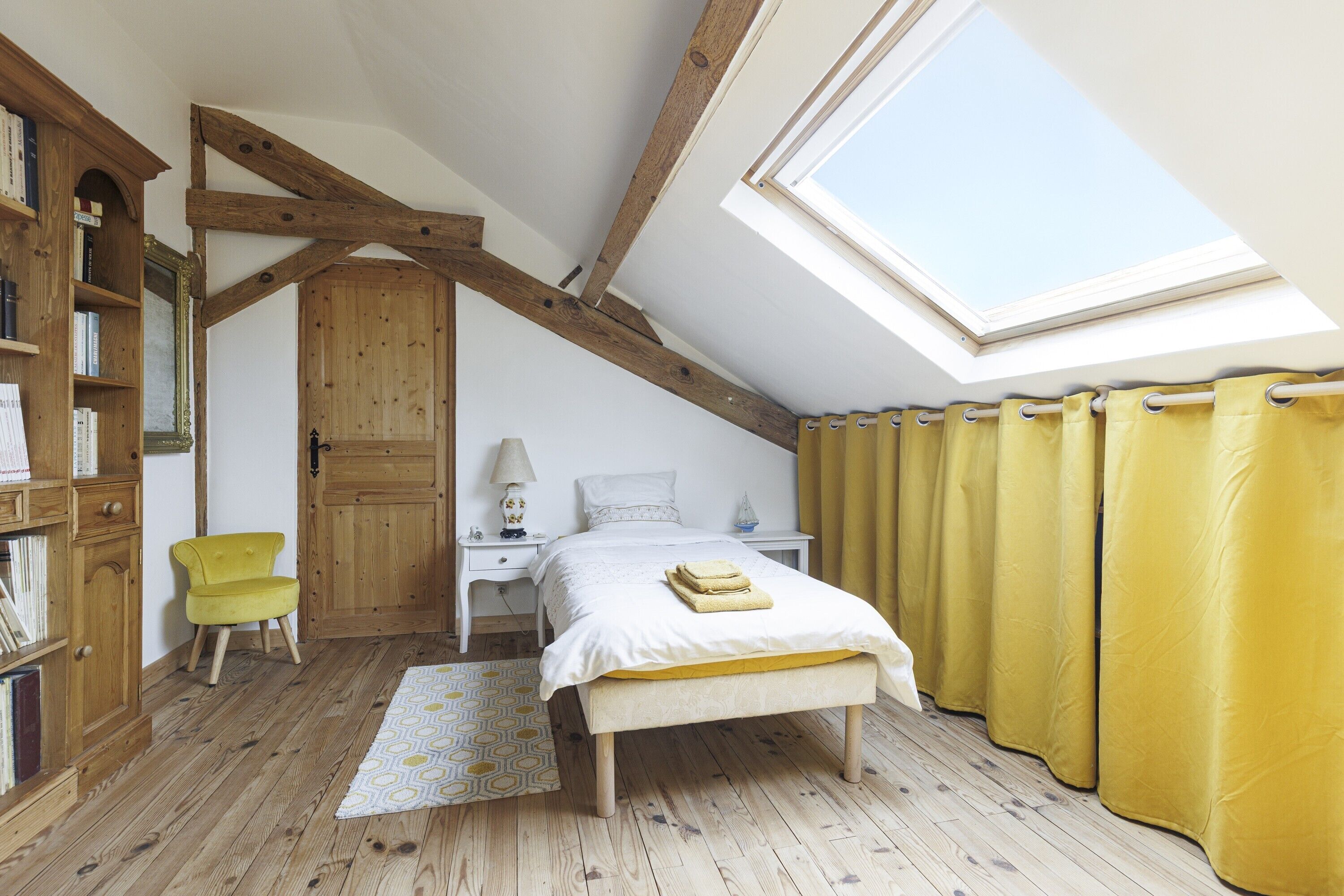 5 chambres, fer et planche à repasser, Wi-Fi, draps fournis