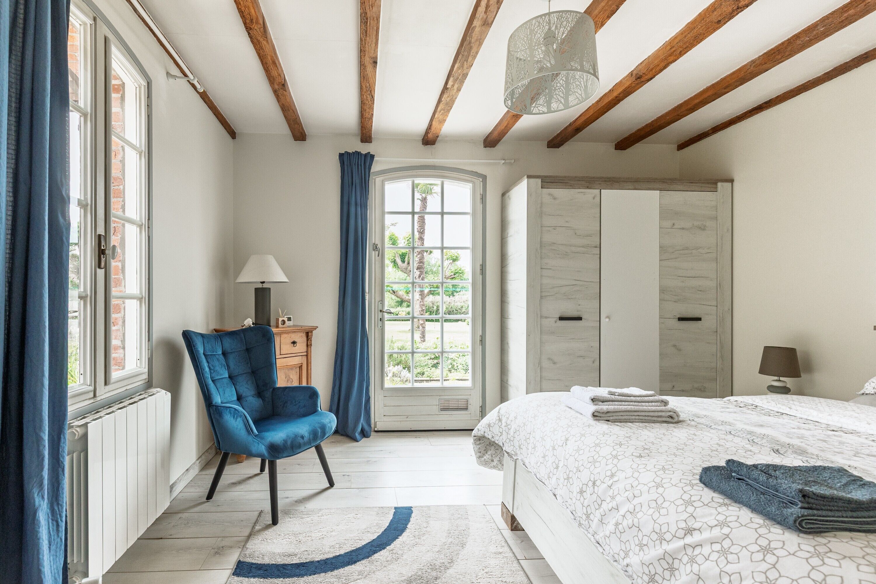 5 chambres, fer et planche à repasser, Wi-Fi, draps fournis