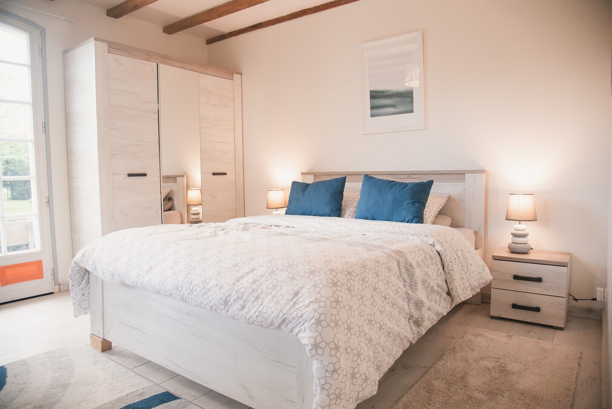 Iron/ironing board, WiFi, bed sheets