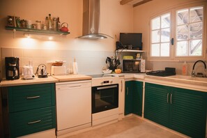 Fridge, microwave, oven, stovetop - Holiday Home “La Bastide – Tyrosse” - Conciergerieland (Saint-Vincent-de-Tyrosse)