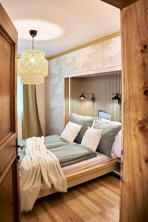 WiFi, bed sheets