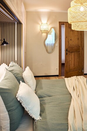 WiFi, bed sheets