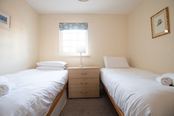 Iron/ironing board, free WiFi, bed sheets - Sahara Park (No 2) | Elie (Elie)