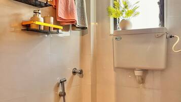 Toallas, jabón, papel de baño
