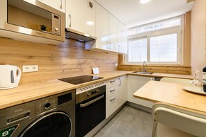 Réfrigérateur, micro-ondes, four, lave-vaisselle