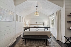 4 Schlafzimmer, Schreibtisch, Bügeleisen/Bügelbrett, Reisekinderbett