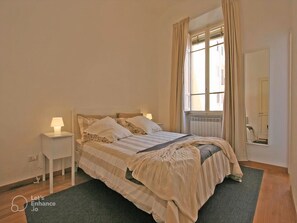 Iron/ironing board, WiFi, bed sheets - SUITE CERNAIA HOLIDAYS (Roma)