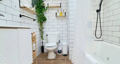 3-bedroom house Jacuzzi + Parking + Comfort – Philly Stay
Share
Save