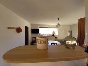 Interior - T2 apartment on the first floor with private garden + parking space (bormes les mimosas)