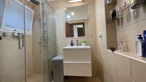 Shower, hair dryer, bidet, towels - Villa with large pool in a paradise setting between Marbella and Malaga (Coín)