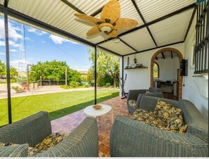 Terrace/patio - Villa with large pool in a paradise setting between Marbella and Malaga (Coín)