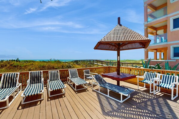 Terrace/patio - Ground floor oceanfront condo overlooking the beach, cozy patio, shared pool (South Padre Island)