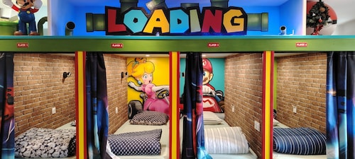 Game. house with large screen, 10 minutes from Roissy-CDG. Ideal for everyone.