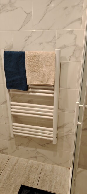 Interior - Game. house with large screen, 10 minutes from Roissy-CDG. Ideal for everyone. (Villeneuve-sous-Dammartin)