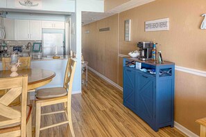 Dining - Oceanfront condo with private balcony, pool & steps to beach (North Myrtle Beach)