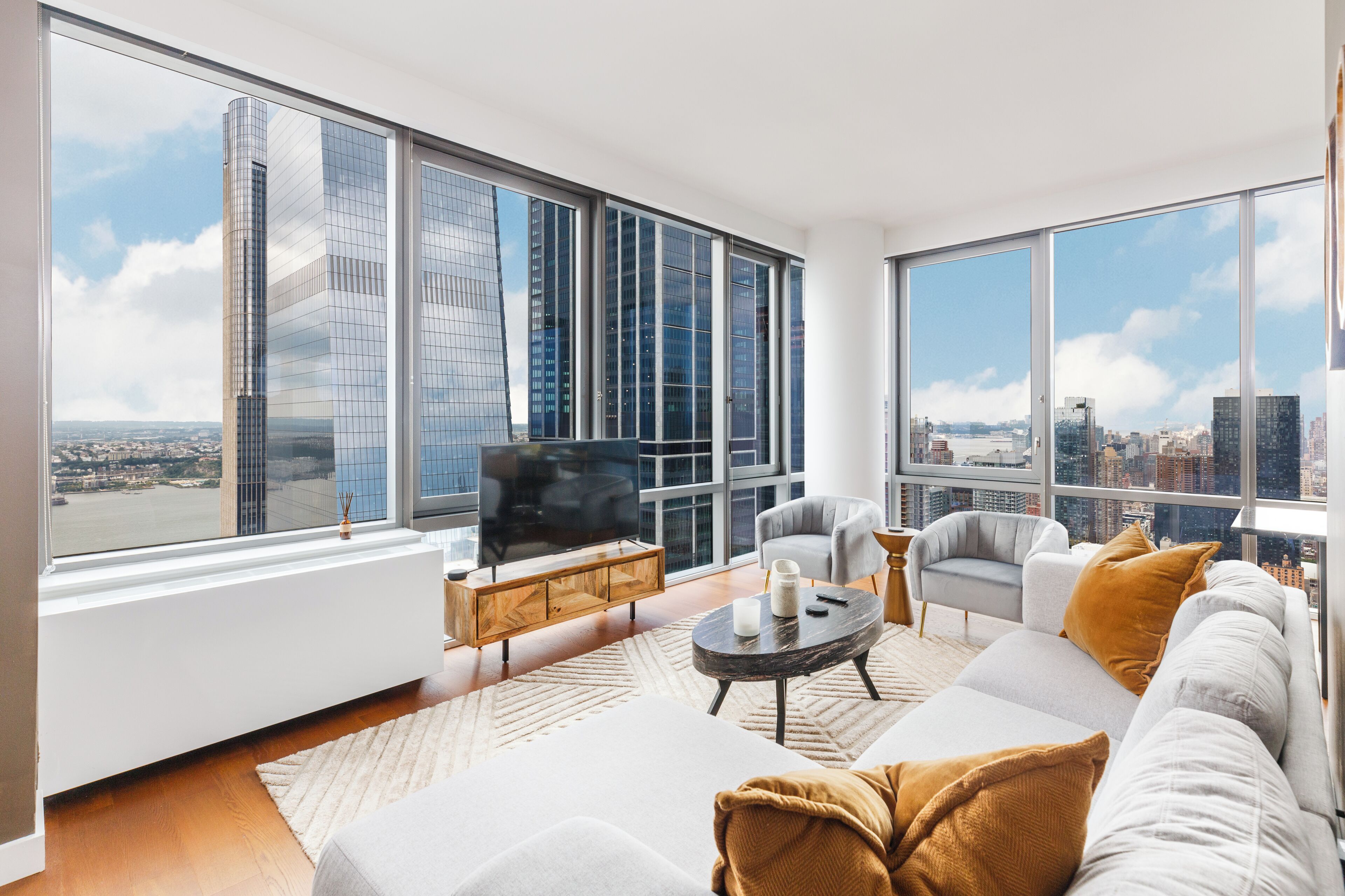 럭셔리 스위트, 시내 전망 | 거실 공간