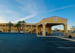 Exterior - Valley Inn  (Phoenix)