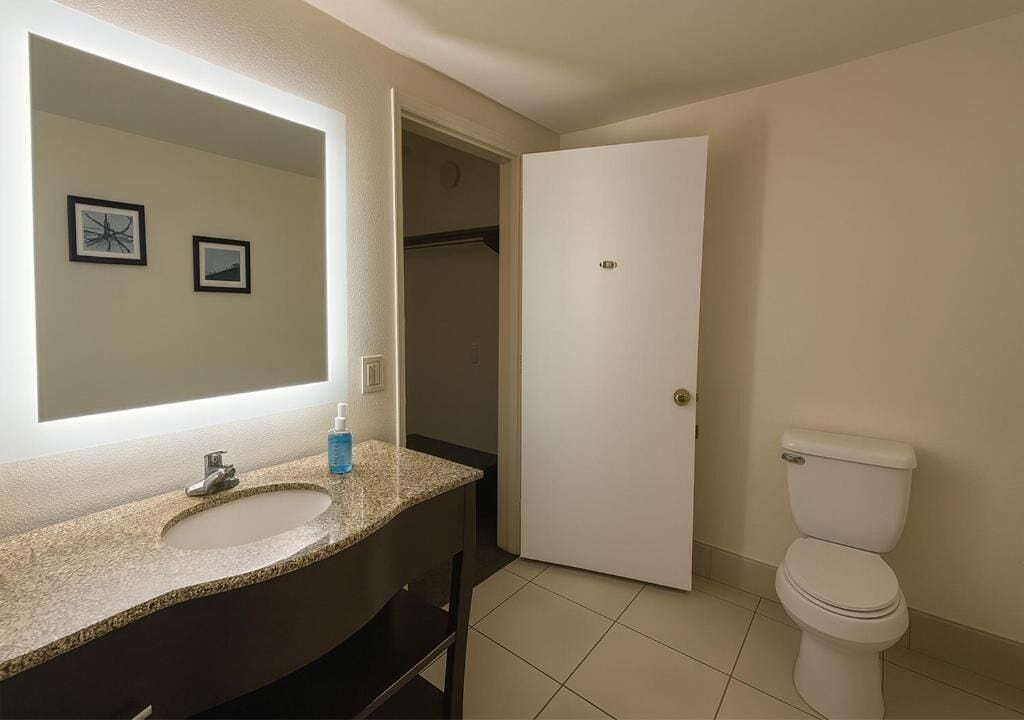 Bathtub, towels, soap, shampoo