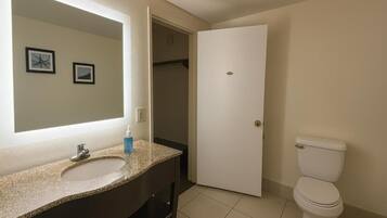 Bathtub, towels, soap, shampoo